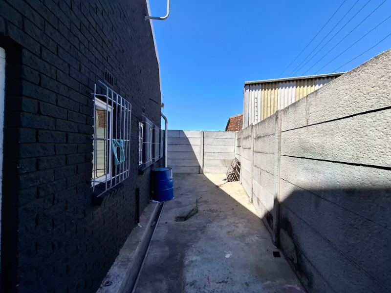 To Let commercial Property for Rent in Montague Gardens Western Cape